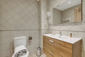 Standard Apartment, Multiple Bedrooms (El Tarter Ski Apartment for Families) | Bathroom