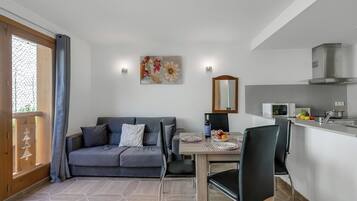 Standard Apartment, Multiple Bedrooms (El Tarter Ski Apartment for Families) | Private kitchen | Fridge, microwave, oven, stovetop