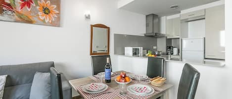 Standard Apartment, Multiple Bedrooms (El Tarter Ski Apartment for Families) | Private kitchen | Fridge, microwave, oven, stovetop