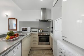 Standard Apartment, Multiple Bedrooms (El Tarter Ski Apartment for Families) | Private kitchen