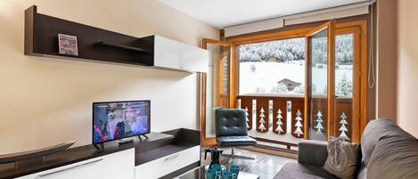 Family Apartment, 1 Bedroom (Andorra Mountain Accommodation) | Living room | Flat-screen TV