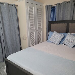 2 chambres, fer et planche à repasser, Wi-Fi, draps fournis