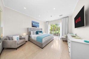 2 Schlafzimmer, Schreibtisch, Bügeleisen/Bügelbrett, Reisekinderbett