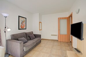 Appartamento familiare, camere multiple (Andorra Friends' Ski Apartment) | Area soggiorno | TV a schermo piatto