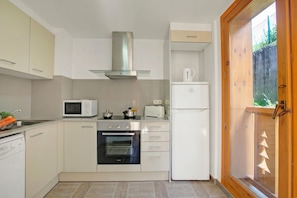 Fridge, microwave, oven, stovetop - Andorra Friends' Ski Apartment (El Tarter)