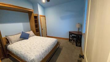 2 bedrooms, desk, iron/ironing board, WiFi