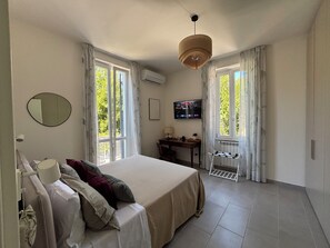 2 Schlafzimmer, Zimmersafe, Schreibtisch, Bügeleisen/Bügelbrett