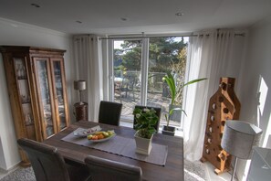 Dining - Hochwertige und Moderne Ferienwohnung mit Großer Terrasse mit Blick auf Arnsberg (Arnsberg)