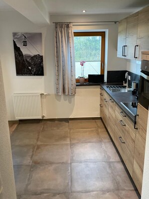 Refrigerador, horno, parrilla de estufa y lavavajillas