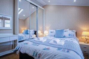 2 bedrooms, premium bedding, bed sheets - 3 Manor Lodge - 2 Bedroom Lodge - Pendine (Carmarthen)