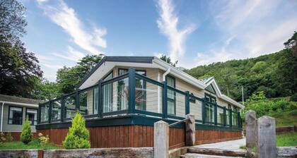 2 Manor Lodge - 2 Bedroom Lodge - Pendine
