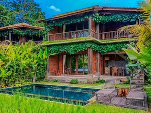 บริเวณภายนอก
