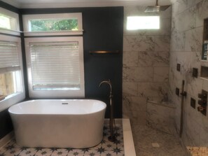 Shower, hair dryer, towels, soap - Savannah River Bluff Master's (North Augusta)