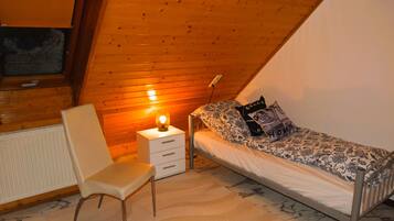 5 habitaciones, tabla de planchar con plancha y wifi