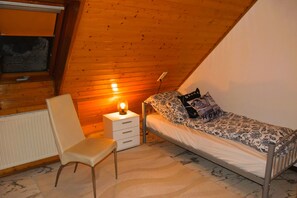 5 Schlafzimmer, Bügeleisen/Bügelbrett, WLAN