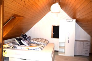 5 Schlafzimmer, Bügeleisen/Bügelbrett, WLAN