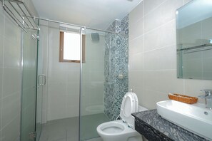 Family Room, Balcony, City View | Bathroom - Rose Hotel & Spa Phu Quoc (Phu Quoc)
