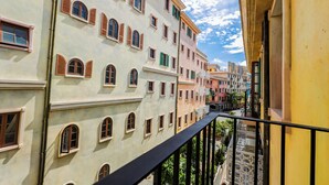 Familiekamer, balkon, uitzicht op de stad