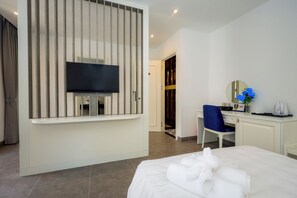 Kamar Double atau Twin Deluks, balkon, pemandangan kota | Meja kerja, ruang kerja ramah laptop, dan Wi-Fi gratis