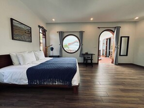 Premium bedding, desk, free WiFi, bed sheets - Soleil de An Bang Villa (Da Nang)