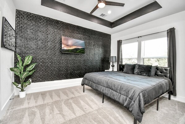 3 habitaciones, tabla de planchar con plancha, wifi y ropa de cama 