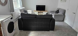 Appartement Familial | Coin séjour | Télévision de 32 pouces avec chaînes par câble