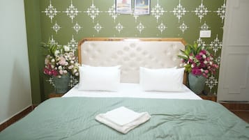 Premium bedding, minibar, free WiFi, bed sheets