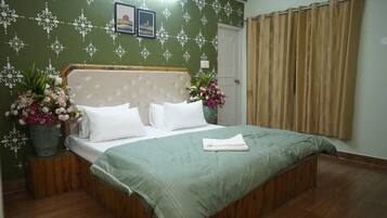 Deluxe Double Room, Mountain View | Premium bedding, minibar, free WiFi, bed sheets