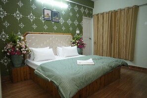 Dobbeltrom – deluxe, fjellutsikt | Sengetøy av topp kvalitet, minibar, wi-fi (inkludert) og sengetøy