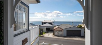 Ocean Breeze - Modern Comfort with Outdoor Entertaining and Ocean Views