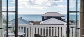 Ocean Breeze - Modern Comfort with Outdoor Entertaining and Ocean Views