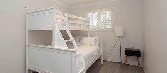Coastal Escape | Walk to Beach, Pet-Friendly, Wifi
