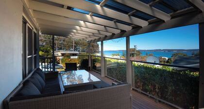 Walk to Beach, Pet-Friendly, Wifi | Coastal Escape