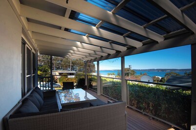 Walk to Beach, Pet-Friendly, Wifi | Coastal Escape