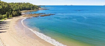 Walk to Beach, Pet-Friendly, Wifi | Coastal Escape