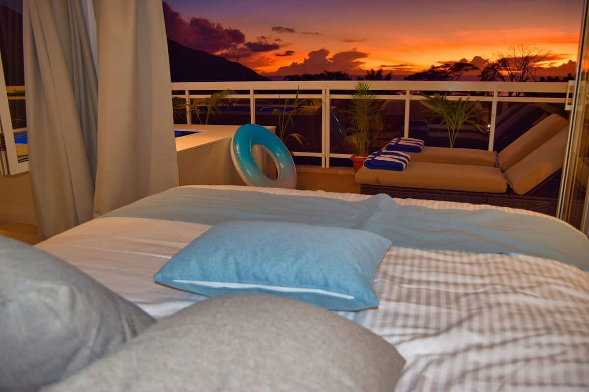 1 bedroom, in-room safe, blackout drapes, soundproofing