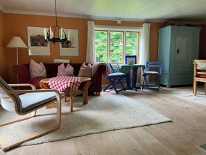 Kamin, Bücher, Stereoanlage