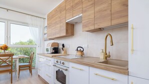 公寓, 1 间卧室, 阳台, 湖畔 | 私人厨房 | 茶具/咖啡用具、微波炉、烤箱、电热水壶