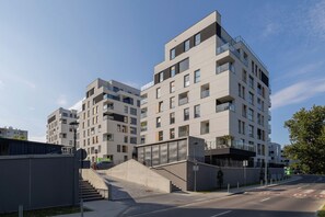 Exterior - Apartment With Pond View by Renters (Katowice)