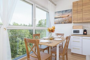 Apartment, 1 Bedroom, Balcony, Lakeside | Dining room