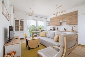 Apartment, 1 Bedroom, Balcony, Lakeside | Living room