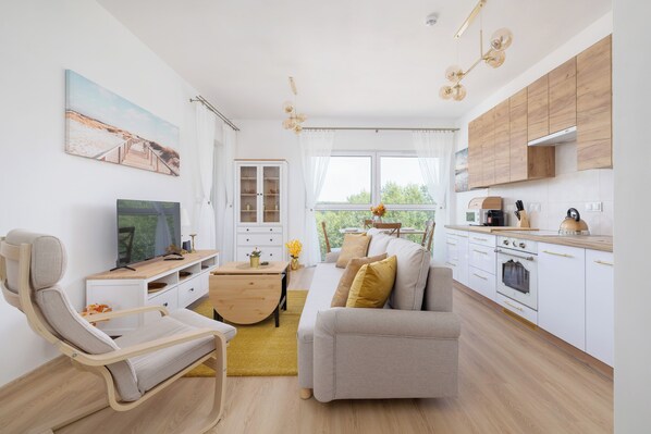 Apartment, 1 Bedroom, Balcony, Lakeside | Living area