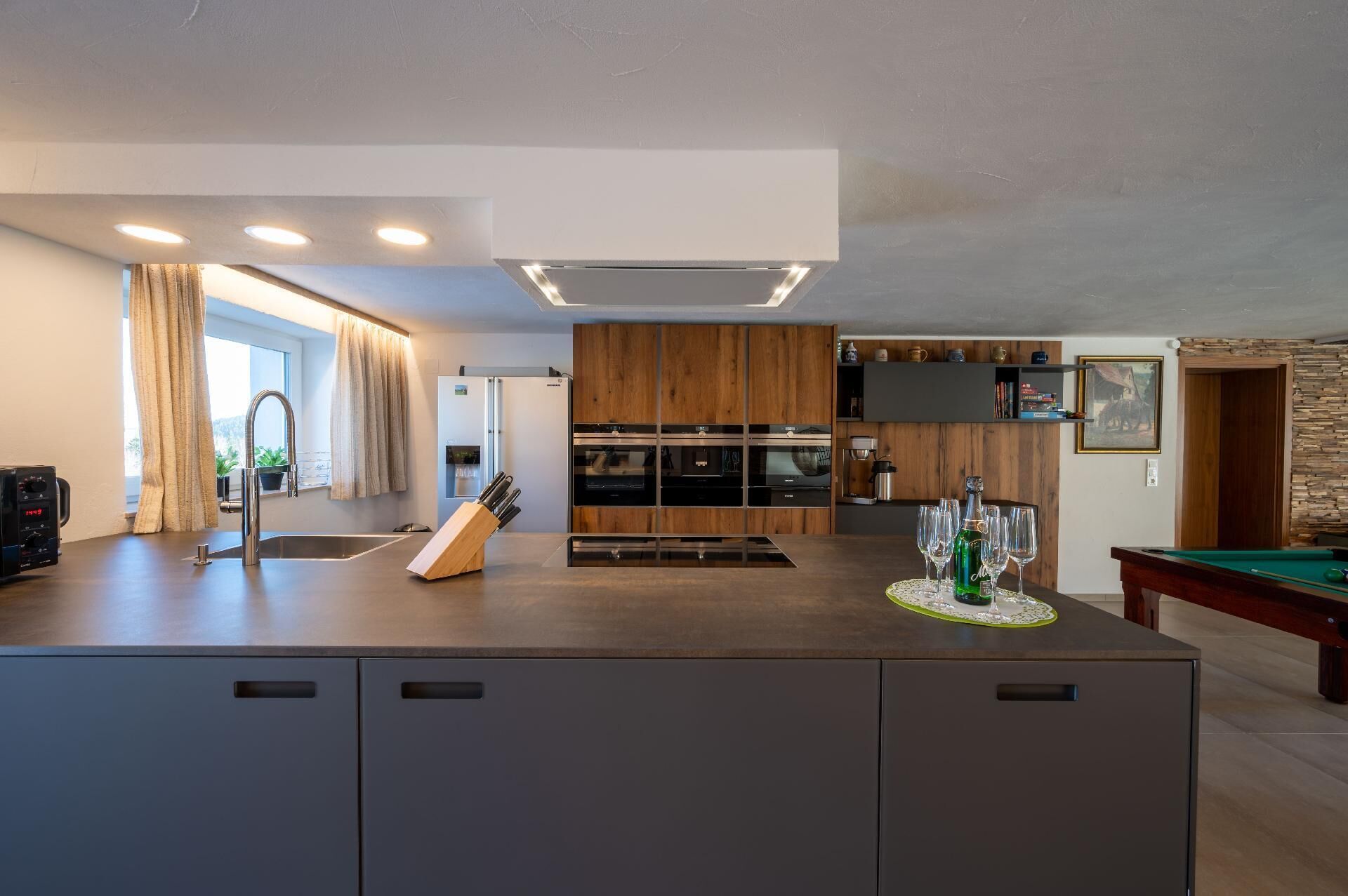 Kühlschrank, Mikrowelle, Ofen, Geschirrspüler