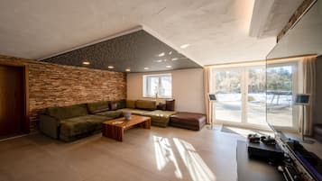 Kamin, Videospiele, DVD-Player, Tischfußball