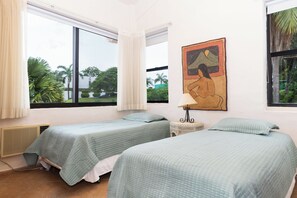 5 habitaciones, tabla de planchar con plancha y wifi gratis