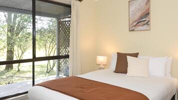 2 bedrooms, iron/ironing board, bed sheets