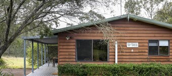 Twin Tree Cabin 5 - 2 bedroom with 2 x queen beds