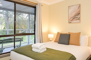 2 bedrooms, iron/ironing board, WiFi, bed sheets - Casuarina Bush Cabin in the Heart of the Hunter Valley!
1 of 10 Cabins listed! (Pokolbin)