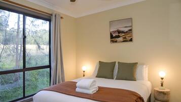 2 bedrooms, iron/ironing board, WiFi, bed sheets