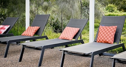 Rose Cabin 7 - 1 bedroom with 1 x queen bed